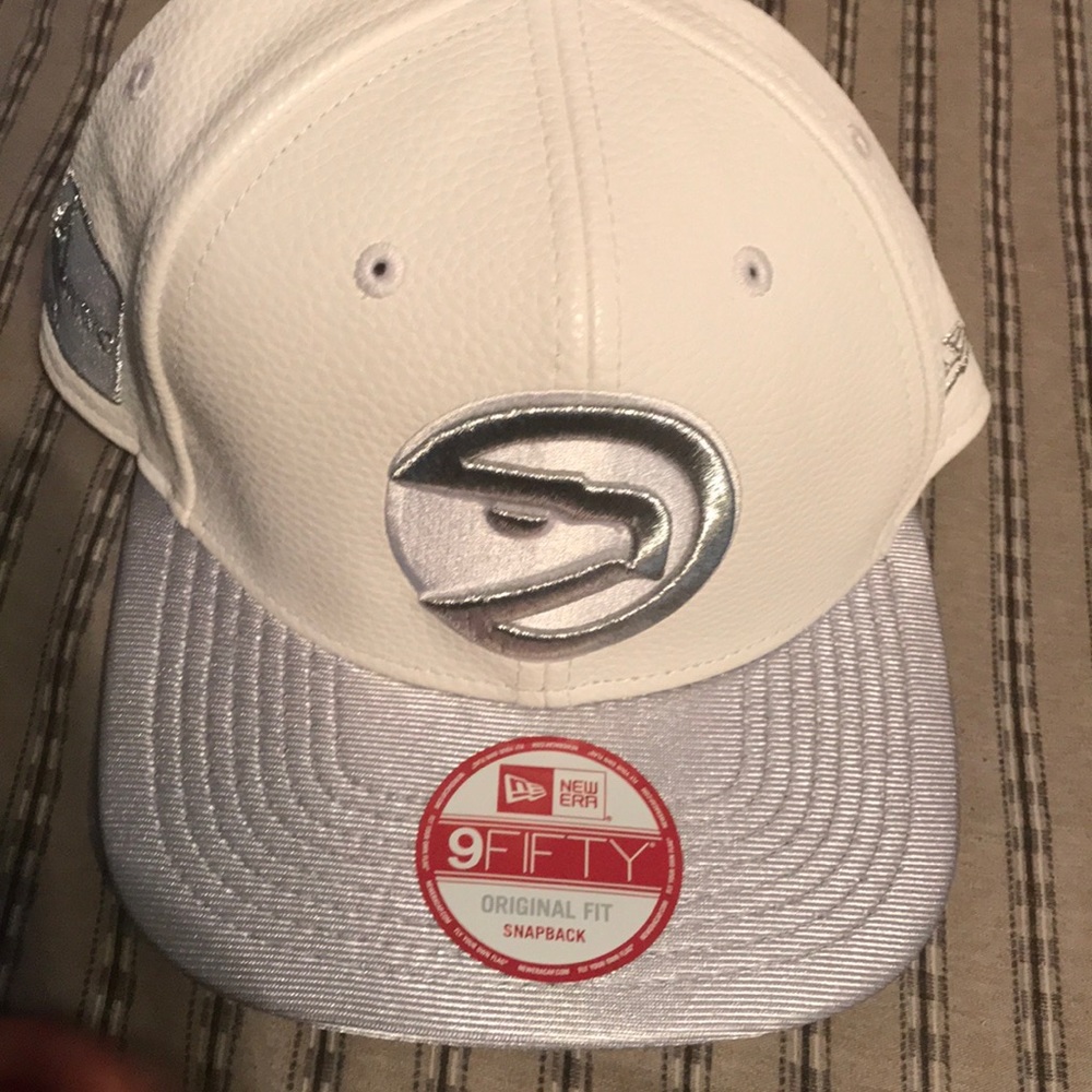 Fitted hat snap back brand new